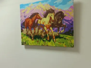 В Ветлужской центральной библиотеке проходит выставка картин местных художников «В ритме копыт»