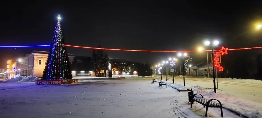 Администрации муниципальных образований Большемурашкинский и Княгининский установили  новогодние елки